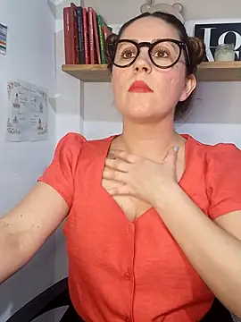 SofiEsteves online show from June 1, 2026, 6:42 pm