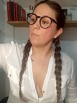SofiEsteves online show from June 18, 2026, 5:28 pm