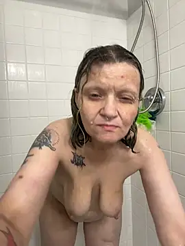 Snapshot of lindzybella chatting on April 15, 2026, 7:48 am lindzybella online show from April 15, 2026, 7:48 am