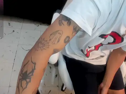 Snapshot of AndyKings_1 chatting on January 13, 2026, 3:45 am AndyKings 1 online show from January 13, 2026, 3:45 am