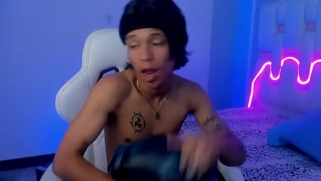 Snapshot of AndyKings_1 chatting on February 5, 2026, 3:44 am AndyKings 1 online show from February 5, 2026, 3:44 am