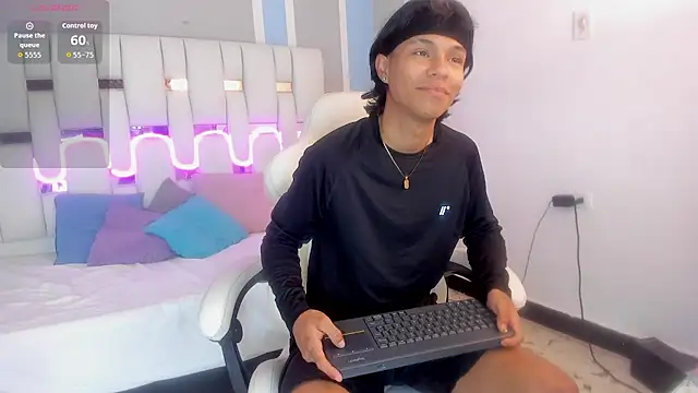 Snapshot of AndyKings_1 chatting on February 12, 2026, 3:45 am AndyKings 1 online show from February 12, 2026, 3:45 am