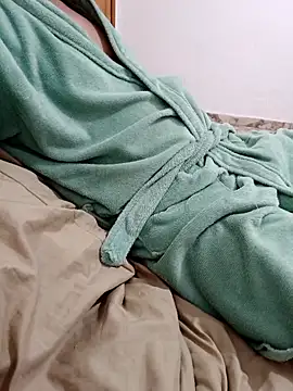 HotJXS online show from December 17, 2025, 2:06 am