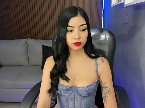 Liz bohemia   online show from April 14, 2026, 9:32 pm