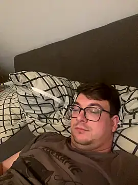 domigeil10 online show from December 16, 2025, 9:20 pm