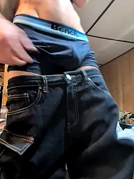 Snapshot of B8RHUNG chatting on February 3, 2026, 1:15 am B8RHUNG online show from February 3, 2026, 1:15 am