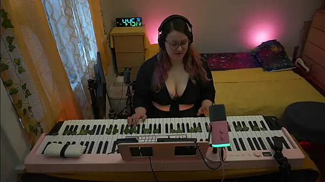 Snapshot of FireproofCuriousiteaze chatting on February 12, 2026, 9:43 pm FireproofCuriousiteaze online show from February 12, 2026, 9:43 pm