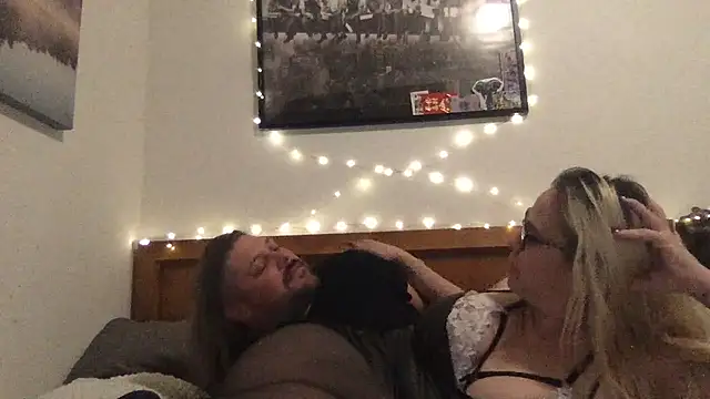 Snapshot of ControlledDesire chatting on December 17, 2025, 9:48 am ControlledDesire online show from December 17, 2025, 9:48 am