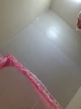 Yasmin-n online show from December 17, 2025, 5:02 am