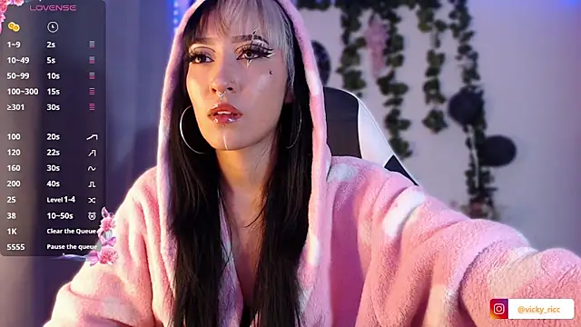 Snapshot of viicky_r chatting on March 13, 2026, 12:50 am viicky r online show from March 13, 2026, 12:50 am