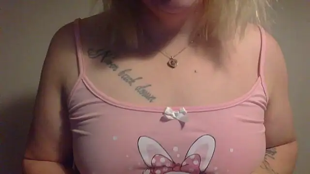 Snapshot of Redos1 chatting on December 17, 2025, 7:25 am Redos1 online show from December 17, 2025, 7:25 am