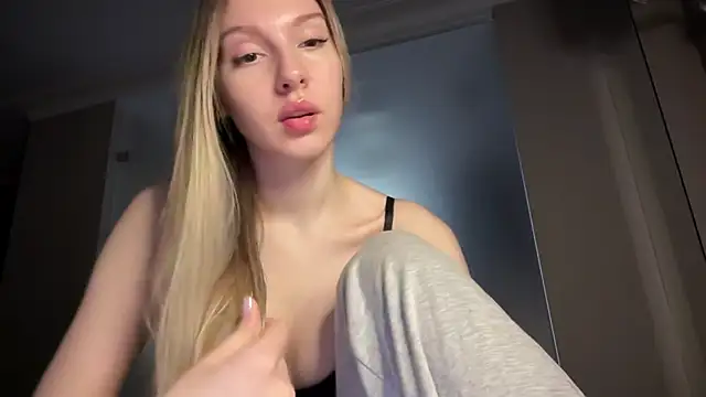 blondinkaa online show from April 10, 2026, 6:56 pm