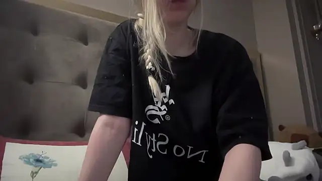 blondinkaa online show from June 8, 2026, 3:51 am