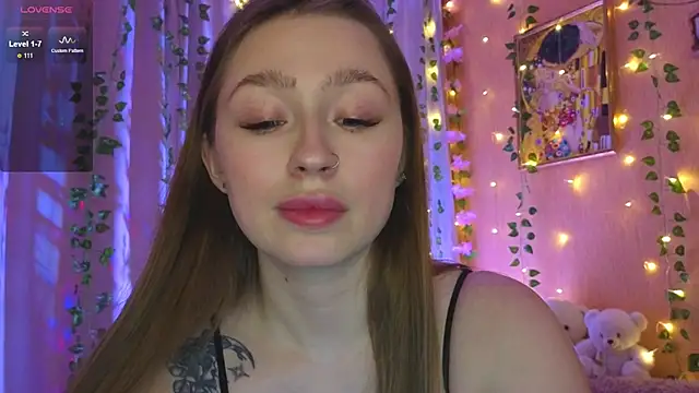 Snapshot of tease_mee_now chatting on December 20, 2025, 5:09 pm tease mee now online show from December 20, 2025, 5:09 pm