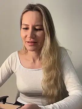 Snapshot of 1Moonlight1 chatting on December 21, 2025, 4:03 pm 1Moonlight1 online show from December 21, 2025, 4:03 pm