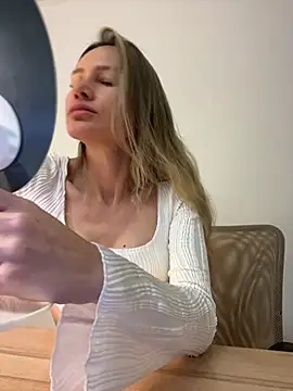 Snapshot of 1Moonlight1 chatting on January 17, 2026, 8:01 pm 1Moonlight1 online show from January 17, 2026, 8:01 pm