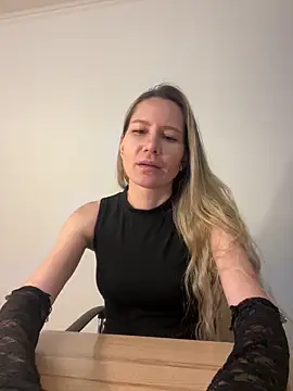 Snapshot of 1Moonlight1 chatting on February 6, 2026, 8:01 pm 1Moonlight1 online show from February 6, 2026, 8:01 pm