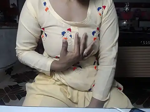 surbhi01 online show from May 13, 2026, 7:06 am