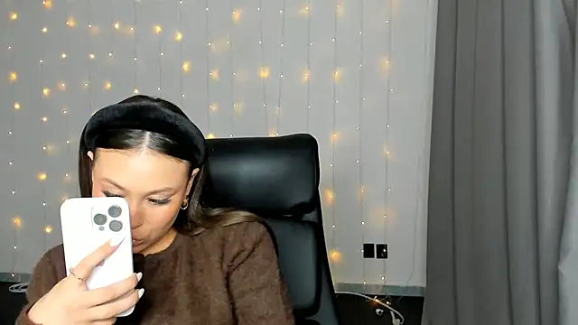 ArnitaAsma online show from December 18, 2025, 3:51 pm