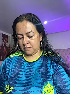 Snapshot of evelyn_harpeery chatting on July 3, 2026, 10:32 am evelyn harpeery online show from July 3, 2026, 10:32 am