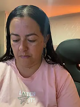 Snapshot of evelyn_harpeery chatting on July 8, 2026, 10:31 am evelyn harpeery online show from July 8, 2026, 10:31 am
