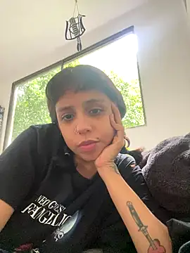 harakitty  online show from January 5, 2026, 9:51 pm