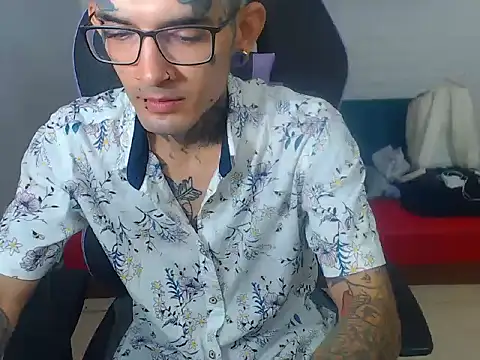 Snapshot of Boy_tatto77 chatting on December 21, 2025, 6:48 pm Boy tatto77 online show from December 21, 2025, 6:48 pm