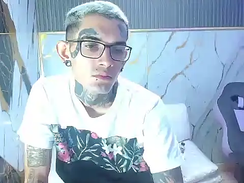 Snapshot of Boy_tatto77 chatting on January 13, 2026, 5:29 pm Boy tatto77 online show from January 13, 2026, 5:29 pm