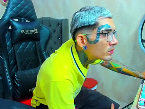 Snapshot of Boy_tatto77 chatting on February 7, 2026, 5:05 pm Boy tatto77 online show from February 7, 2026, 5:05 pm