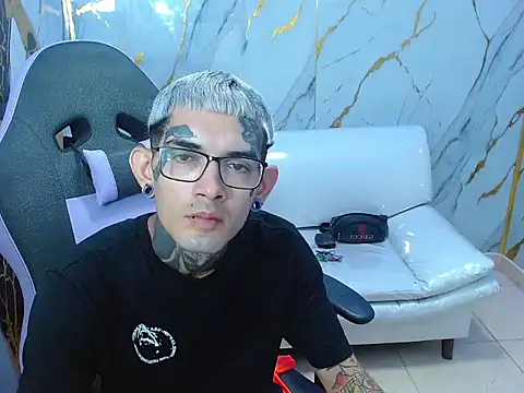 Snapshot of Boy_tatto77 chatting on February 13, 2026, 6:26 pm Boy tatto77 online show from February 13, 2026, 6:26 pm