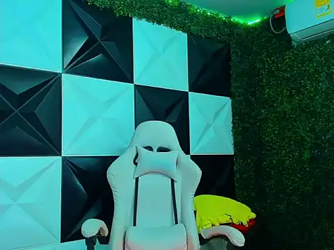 Snapshot of Boy_tatto77 chatting on February 25, 2026, 5:44 pm Boy tatto77 online show from February 25, 2026, 5:44 pm