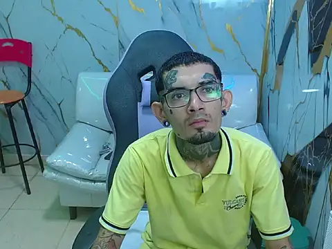 Boy tatto77 online show from May 6, 2026, 11:48 am