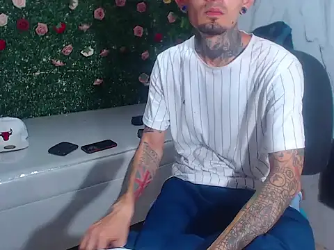 Boy tatto77 online show from May 12, 2026, 3:42 pm