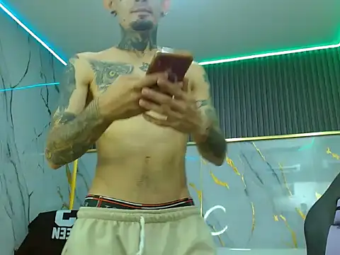 Boy tatto77 online show from May 17, 2026, 1:25 am