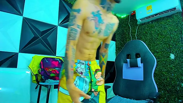 Boy tatto77 online show from May 21, 2026, 2:02 pm