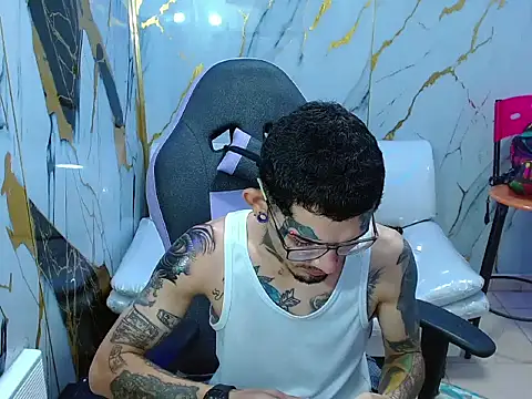 Boy tatto77 online show from May 22, 2026, 11:16 am