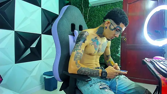Boy tatto77 online show from May 24, 2026, 11:37 am