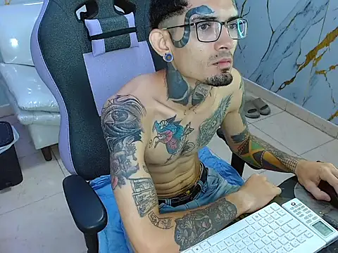 Boy tatto77 online show from May 31, 2026, 12:23 pm