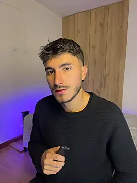 Snapshot of LIAM_COLT chatting on April 19, 2026, 12:22 am LIAM COLT online show from April 19, 2026, 12:22 am
