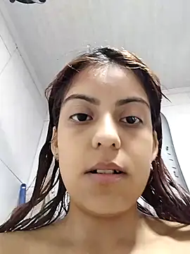 mia hottie2210 online show from December 20, 2025, 8:54 am