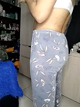 mia hottie2210 online show from December 22, 2025, 7:49 am