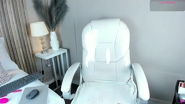 Snapshot of FiorelaSton chatting on January 18, 2026, 4:05 am FiorelaSton online show from January 18, 2026, 4:05 am