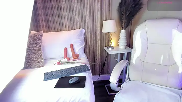 Snapshot of FiorelaSton chatting on February 15, 2026, 4:09 am FiorelaSton online show from February 15, 2026, 4:09 am