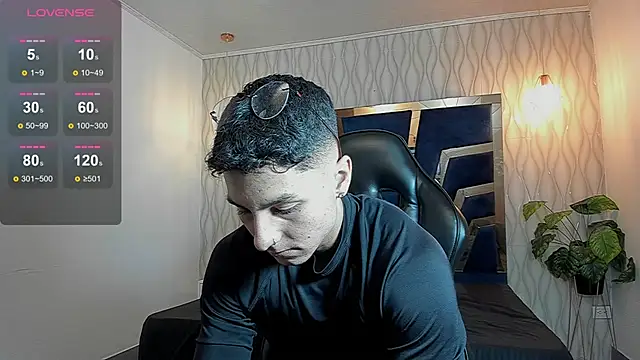 Noah Clarkk online show from April 17, 2026, 5:16 pm