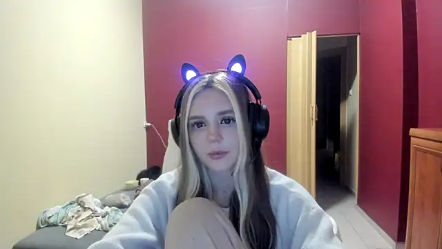 LunaAngell online show from December 21, 2025, 12:40 am