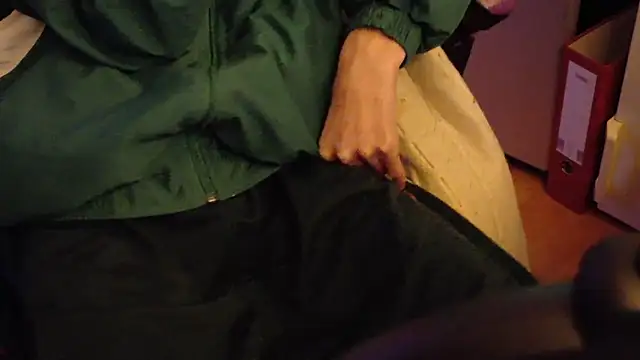 Gay-Versaut online show from December 22, 2025, 8:06 pm