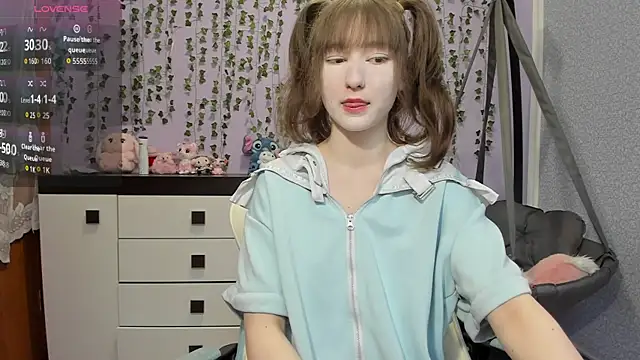Yoonhee ki online show from May 12, 2026, 1:52 pm