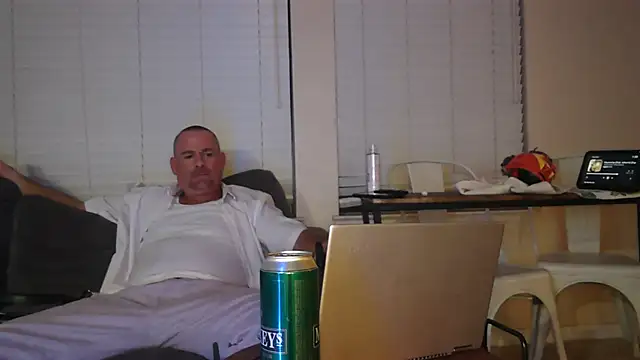 Snapshot of MISTERANDDEMI chatting on April 9, 2026, 8:31 am MISTERANDDEMI online show from April 9, 2026, 8:31 am