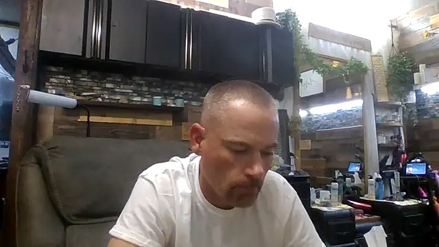 Snapshot of MISTERANDDEMI chatting on May 18, 2026, 5:24 am MISTERANDDEMI online show from May 18, 2026, 5:24 am