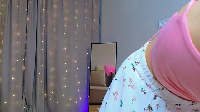 Snapshot of MidnightLily_ chatting on December 22, 2025, 2:52 am MidnightLily online show from December 22, 2025, 2:52 am